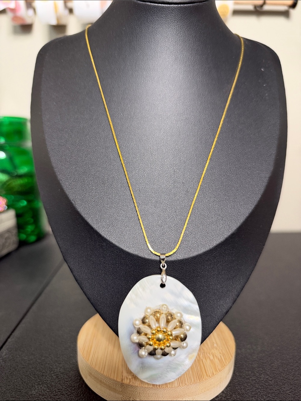 Mother-of-Pearl 18kgp Pendant Necklace Gold Pearl Floral Accent